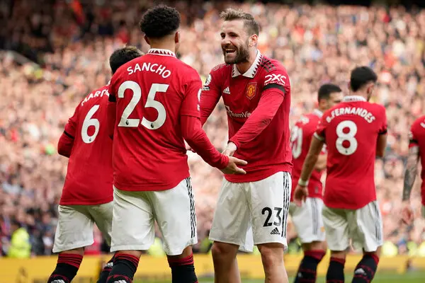 Manchester United defeats Barcelona in thrilling match