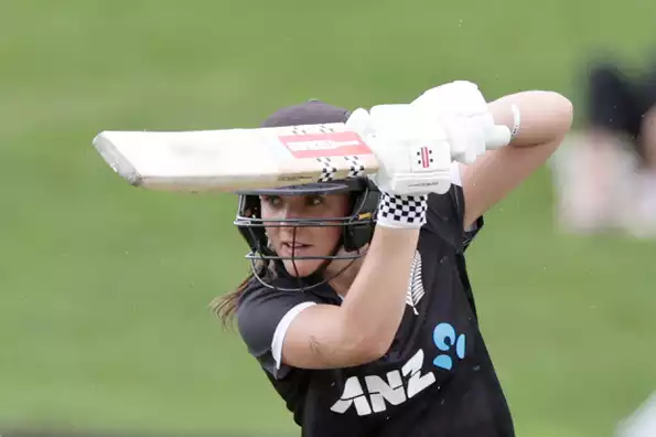 Daryl Mitchell, Melie Kerr Shine at NZ Cricket Awards