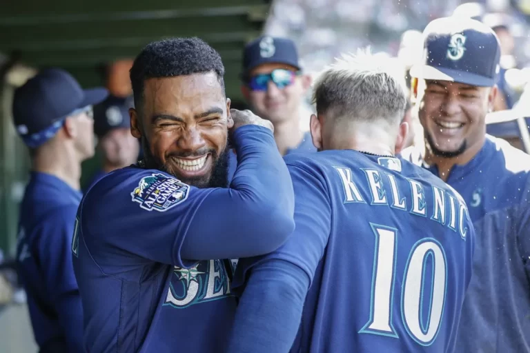 New owner named for Wrigley Field as Mariners win.