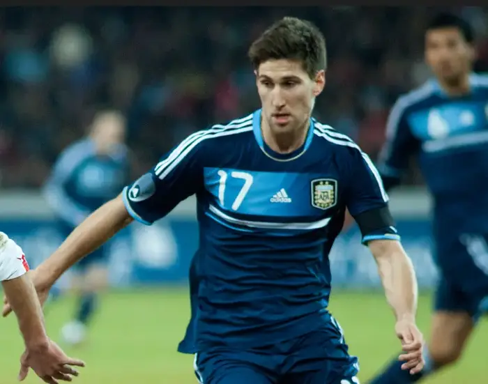 Controversy in Newcastle: Federico Fernandez Sent Off Despite VAR Clearance Federico Fernandez