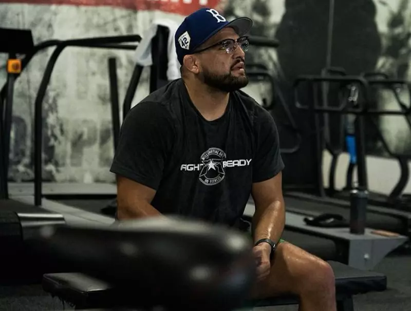 Kelvin Gastelum pulled back from his fight with Shavkat Rakhmonov due to injury. Kelvin Gastelum