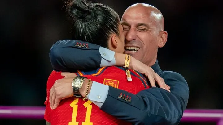 Luis Rubiales will not step down as the president of the Spain Football Federation after kissing Jenni Hermoso incident during the Medal ceremony Luis Rubiales and Hermoso