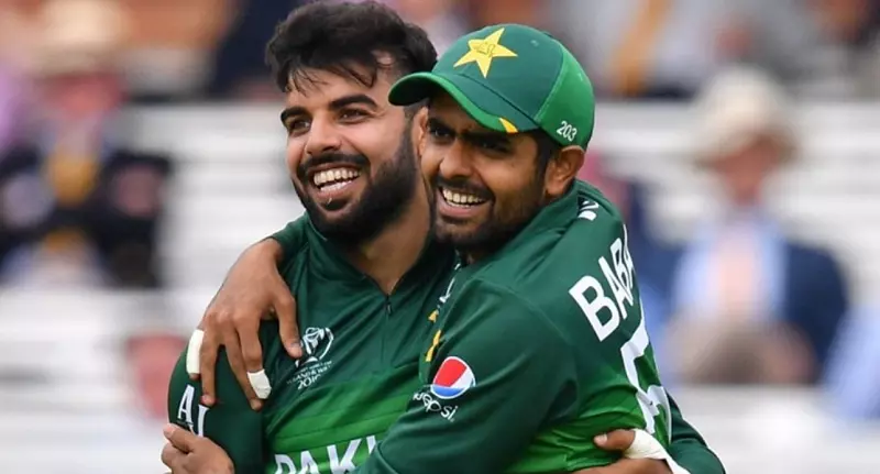 “He is not taking any wickets” Babar Azam speaks on Pak-allrounder performance after defeat against Sri Lanka. Image of Babar Azam and Shadab Khan
