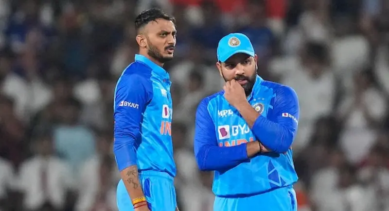 Ex-Pak captain mocks Axar Patel for failing to turn the bowl on the Colombo pitch. Axar Patel with Rohit Sharma