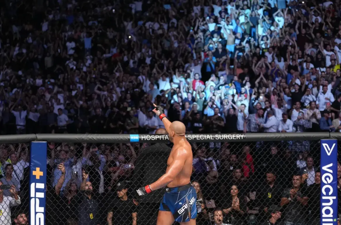 UFC Paris Card all fights plus where to watch it on the weekend. Ciryl Gane in the Octagon