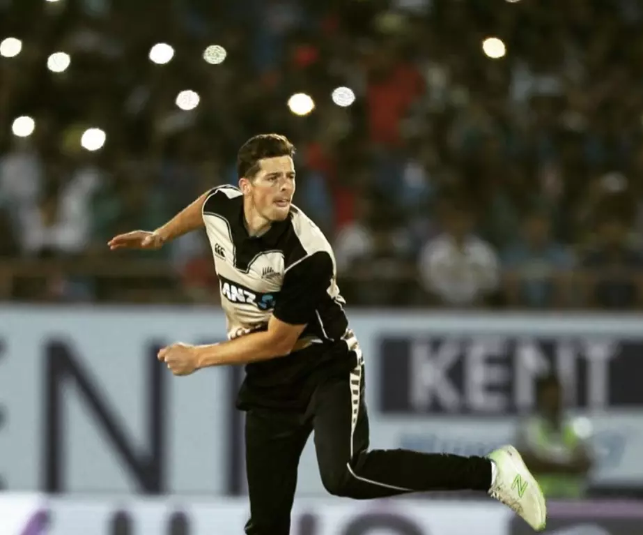 Image of Mitchell Santner during bowling