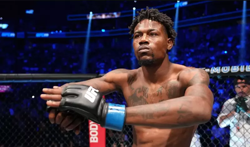 Kevin Holland Mocks Ian Garry With A “Wagged T-shirt”. Fans Reacted With “Karma” Jibe Kevin Holland inside the octagon