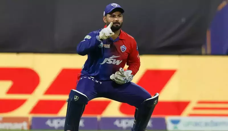 Rishabh Pant wicketkeeping during an IPL match