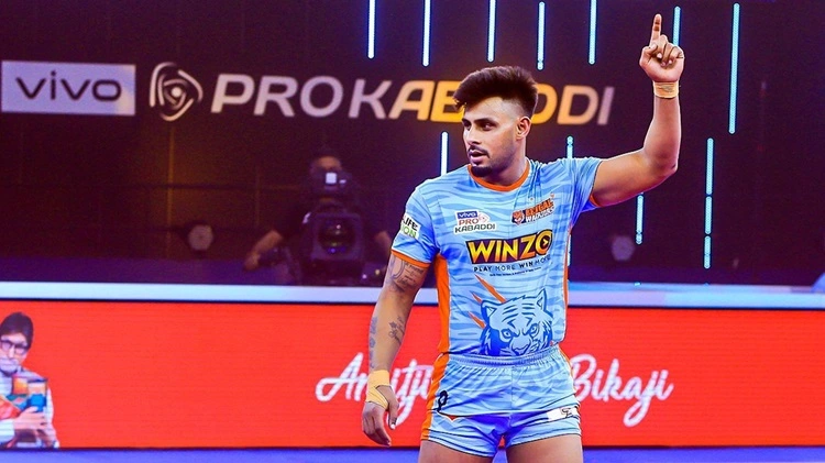 Maninder Singh’s Masterclass Leads Bengal Warriors to Victory in 1000th Pro Kabaddi League Match Pro Kabaddi League