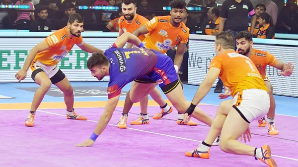 Puneri Paltan Dominates U.P. Yoddhas, Secures Sixth Consecutive Victory in PKL 10 Puneri Paltan Victory