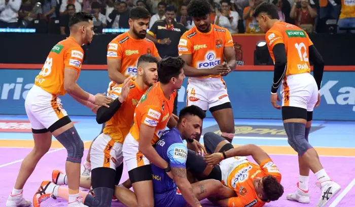 Haryana Steelers Dominate Bengal Warriors with Defensive Prowess in Pro Kabaddi League Season 10 Showdown Haryana Steelers' Defensive Brilliance Triumphs Over Bengal Warriors in Pro Kabaddi League Season 10