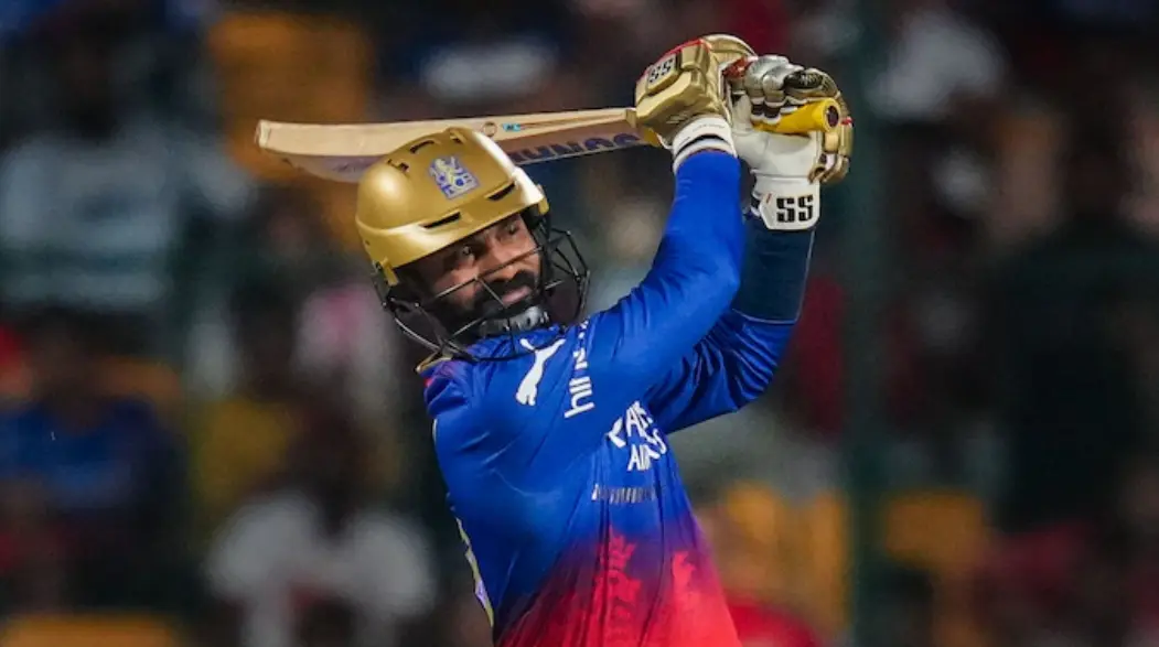 “It was a bold move” Ex-RCB Star Praised Dinesh Karthik For His Match-Winning Finish In RCB vs PBKS IPL 2024 Match Dinesh Karthik while playing a shot in an IPL match