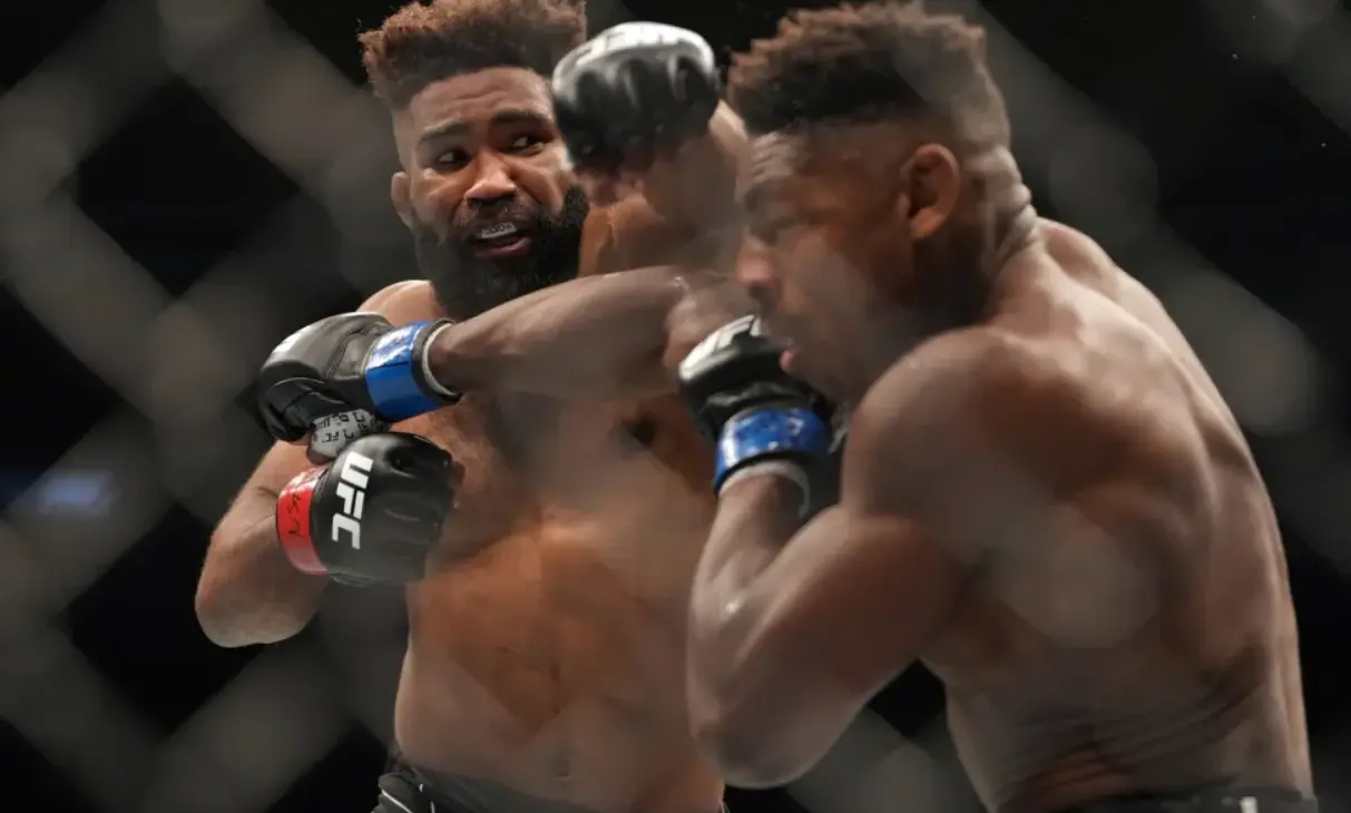 Chris Curtis fighting Joaquin Buckley at UFC 282