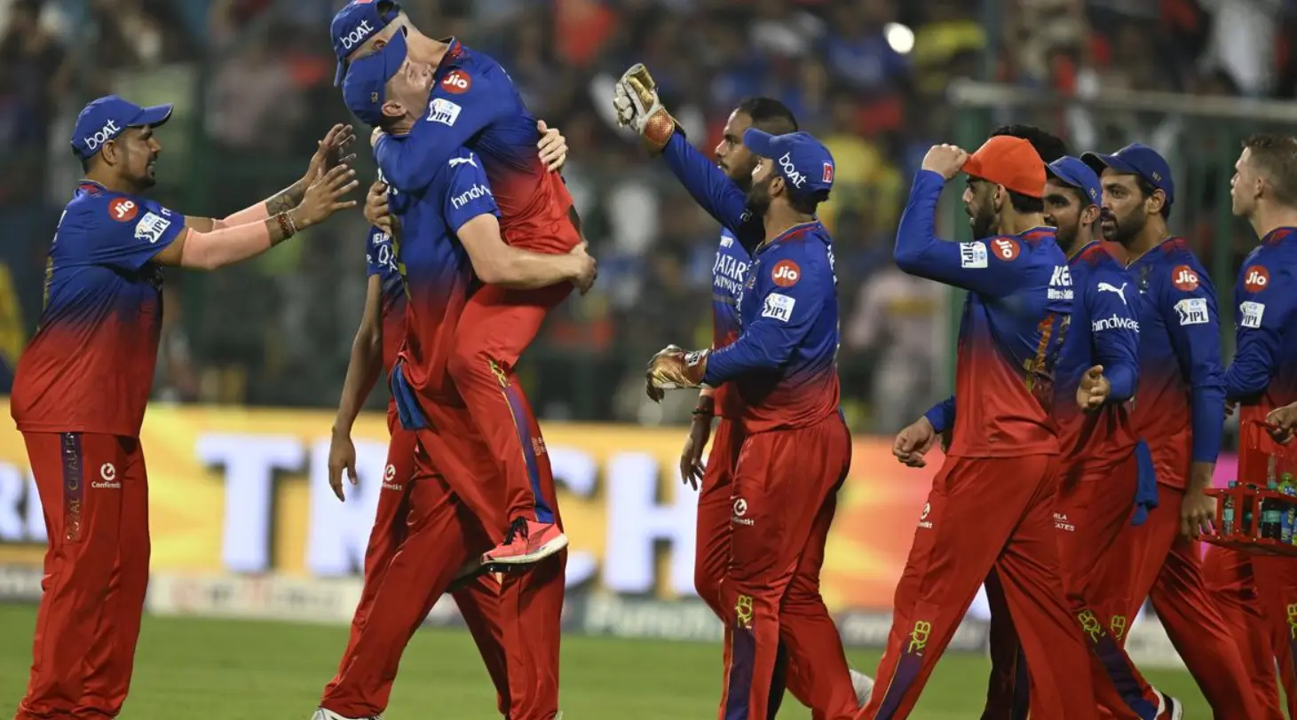 IPL 2024 68th Match RCB vs CSK: Match Results| Award Winners| Player Of The Match| Records| Scorecard RCB vs CSK: RCB teammates celebrating the catch
