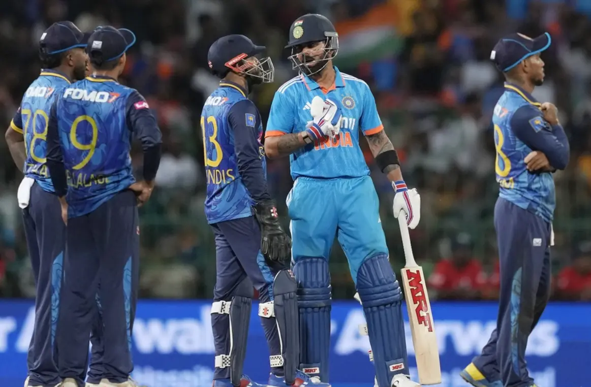 Virat Kohli And Sanath Jayasuriya Had A Brief Chat After LBW Controversy Virat Kohli and Sri Lanka players during match