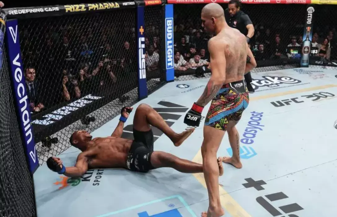 “He wants to fight everybody,” Dana White Reacted To Alex Pereira Coming Down To Middleweight Alex Pereira during his fight
