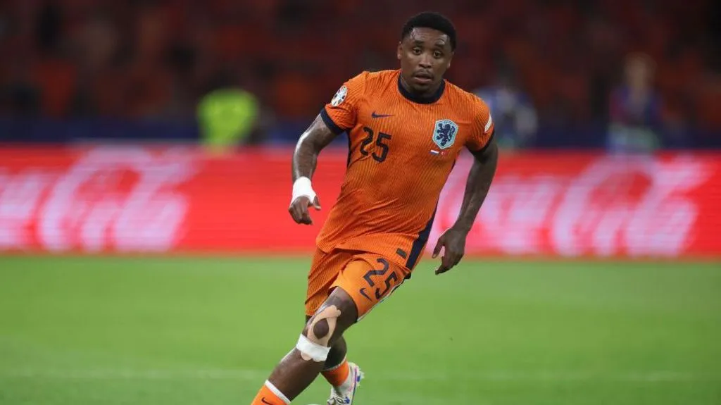Steven Bergwijn Reply To Netherlands Football Team Manager Koeman “Don’t treat players like that” Steven Bergwijn Reply to Koeman