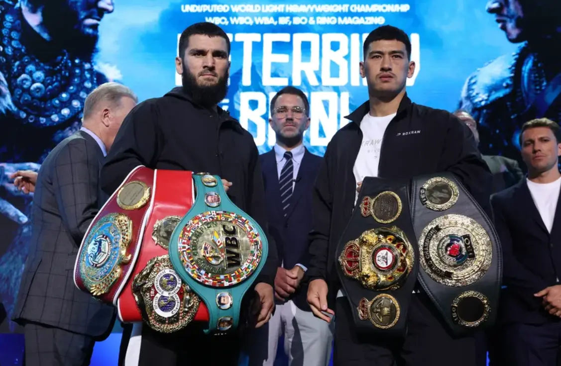 Artur Beterbiev and Dmitry Bivol during faceoffs