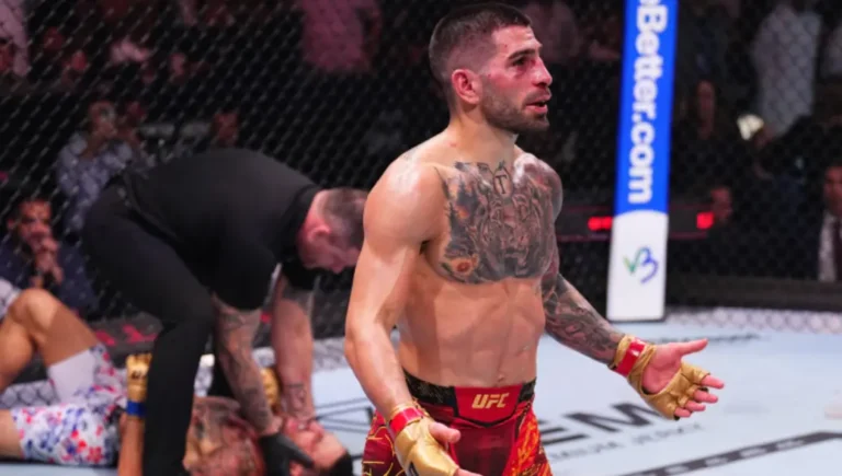 Ilia Topuria during his fight against Max Holloway