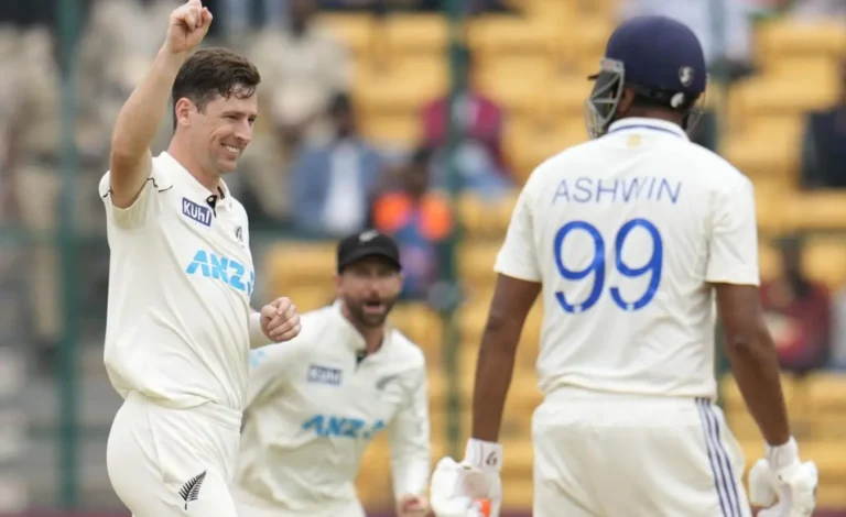 Matt Henry during a test match