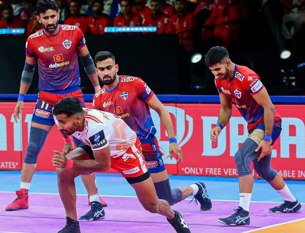 PKL 11, Match 20: Gujarat Giants vs UP Yoddhas| UP Yoddhas Defeated Gujarat Giants In a Close Contest UP Yoddhas and Gujarat Giants players during a kabaddi match