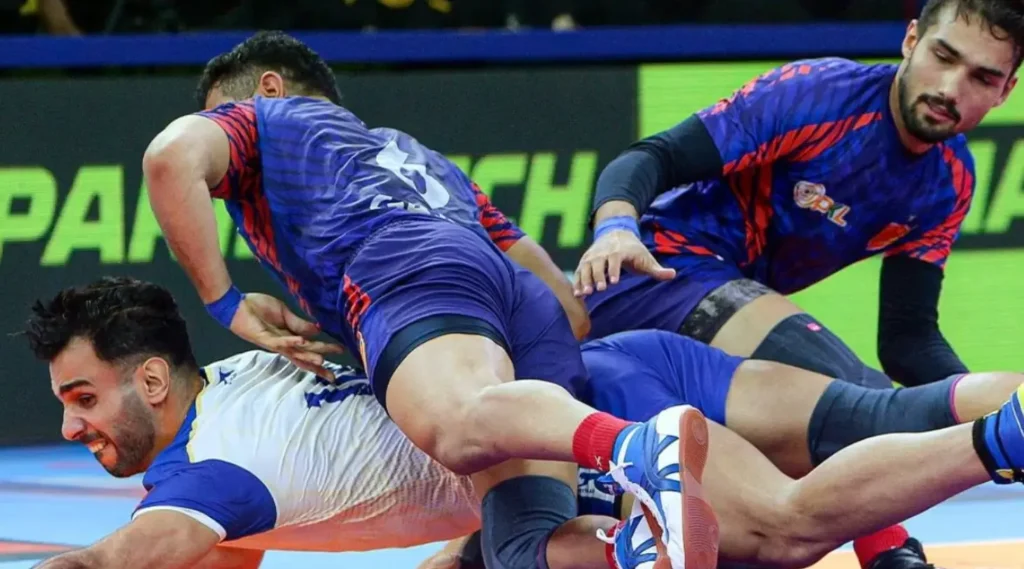Haryana Steelers and Dabang Delhi players during PKL 11 match