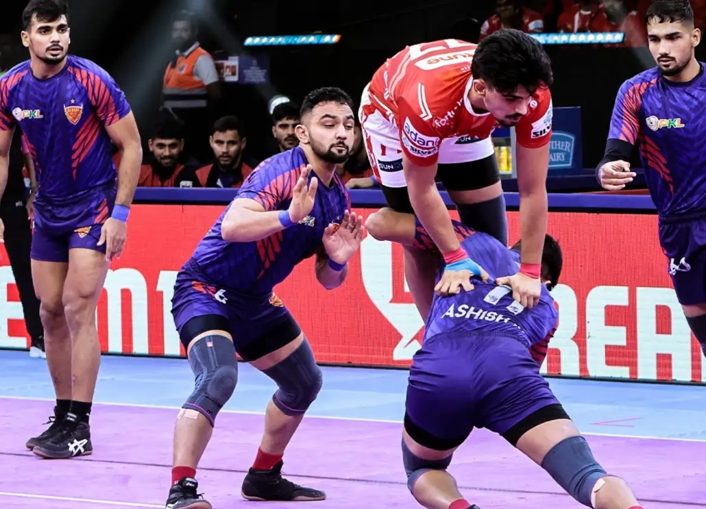 PKL 11, Match 129: Dabang Delhi vs Gujarat Giants| Delhi Closed 2nd Semi-finalist Berth With Win Over Giants Dabang Delhi defenders during a PKL match