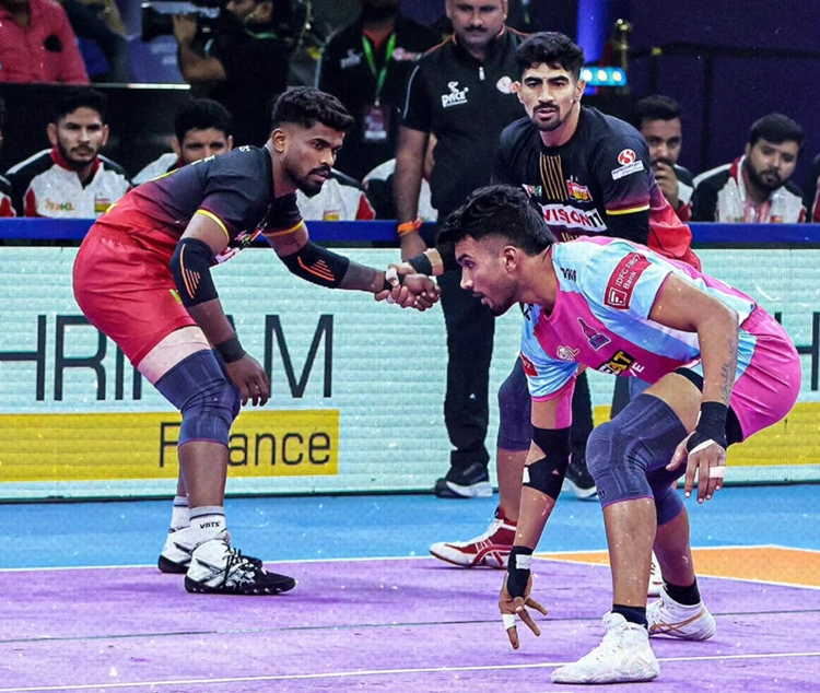 Arjun Deshwal during raid in a PKL match