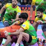 Patna Pirates defense tackling U Mumba's raider
