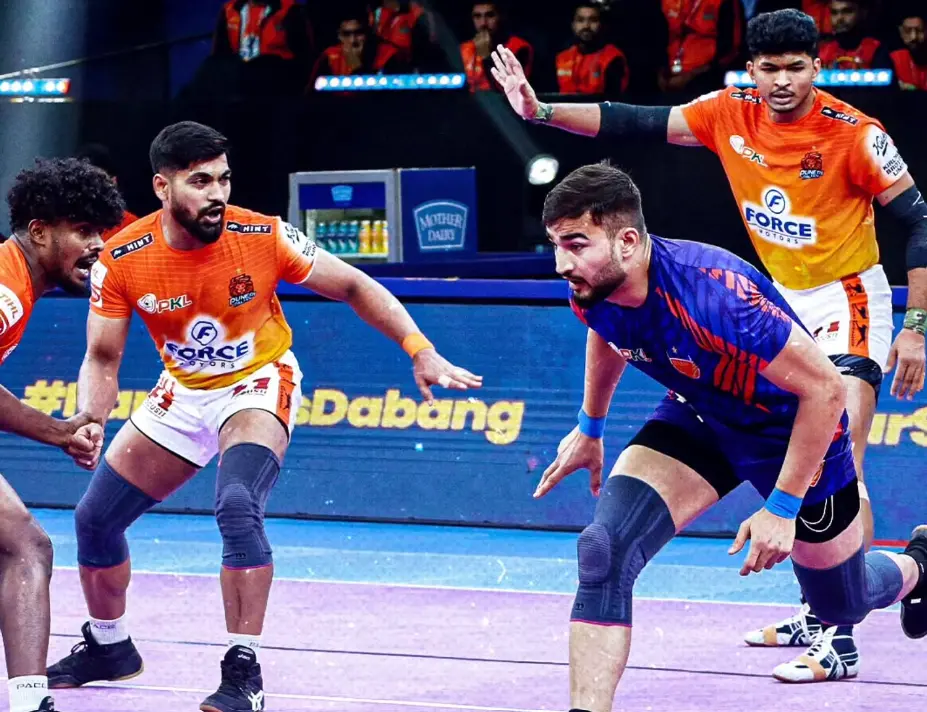 PKL 11, Match 102: Dabang Delhi vs Puneri Paltan| Dabang Delhi Defeats Paltan To Gain Valuable Points Ashu Malik during a raid in a game