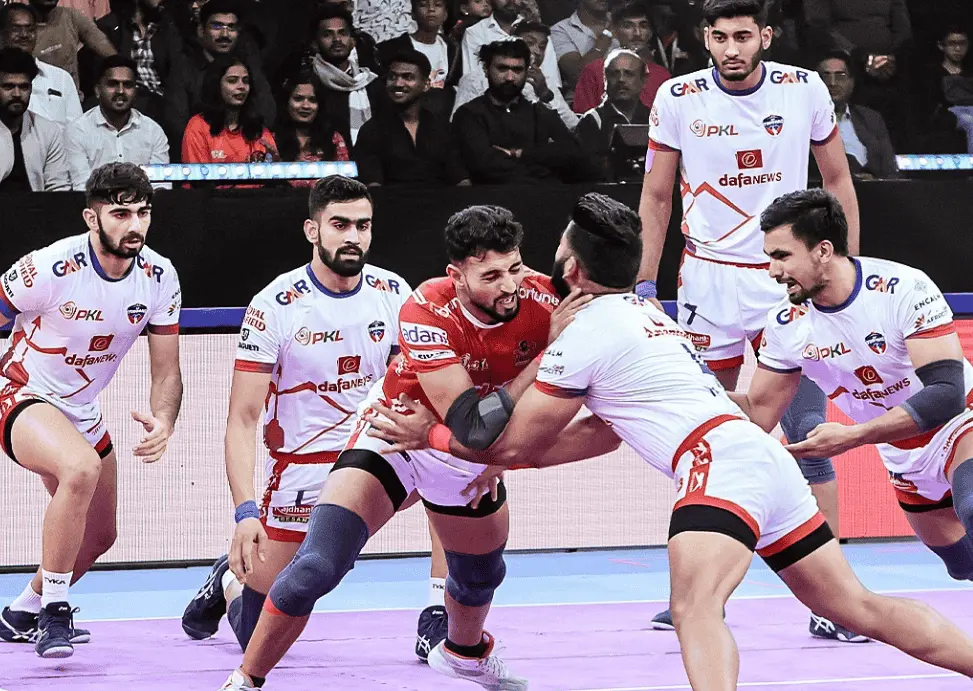 PKL 11, Match 121: UP Yoddhas vs Gujarat Giants| UP Yoddhas’ Hopes For Top-2 Still Alive UP Yoddhas defense tackling Guman Singh