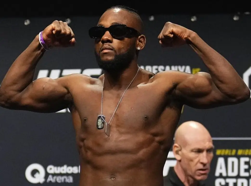 Manel Kape during weigh-ins