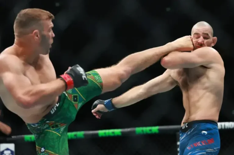 Dricus du Plessis during his fight with Sean Strickland