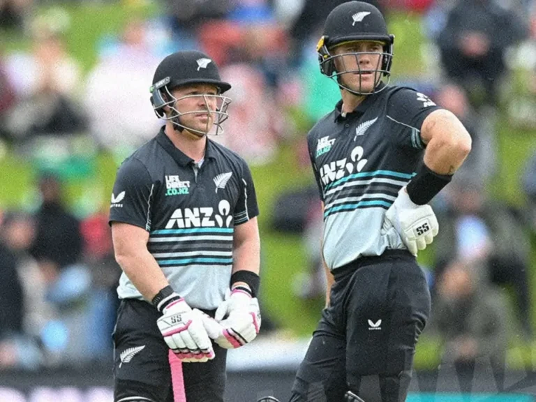 New Zealand players Tim Seifert and Finn Allen during a match