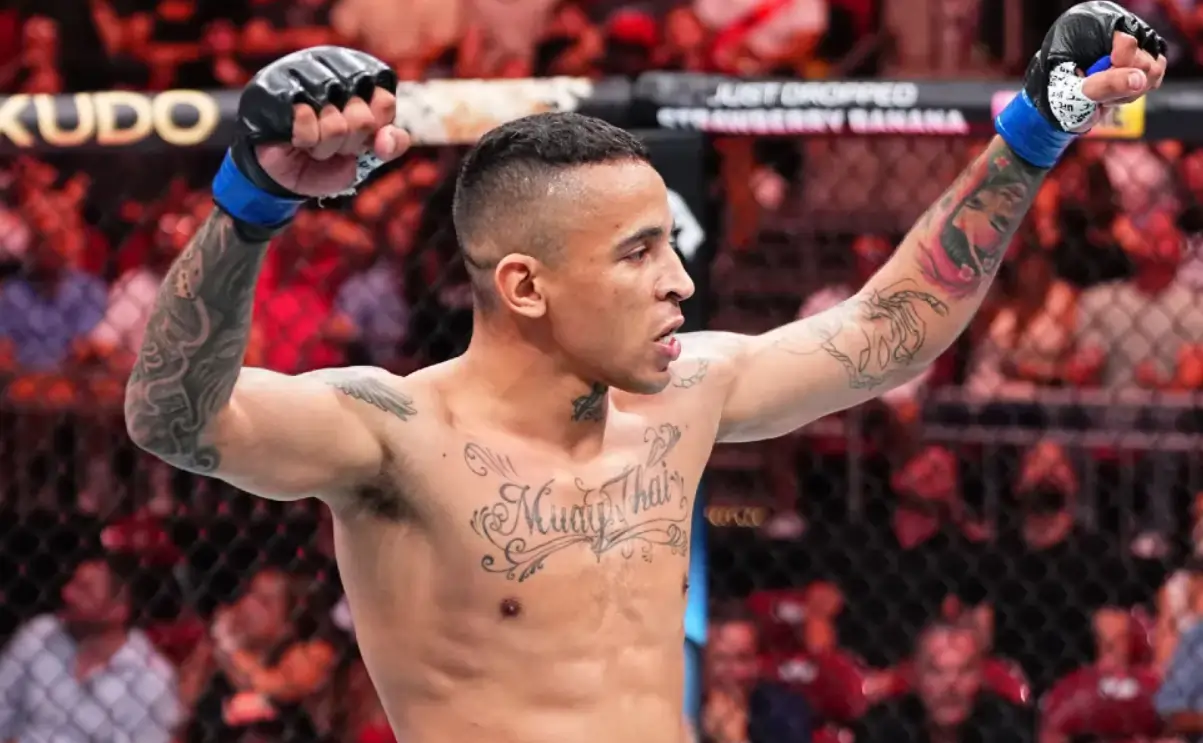 Carlos Prates vs Ian Garry To Headline UFC Kansas City Carlos Prates during his fight