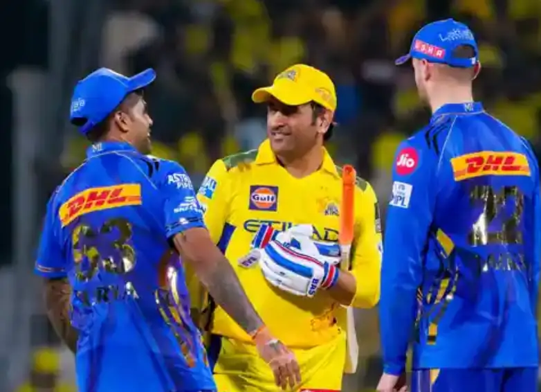 MS Dhoni and Suryakumar Yadav during an IPL match