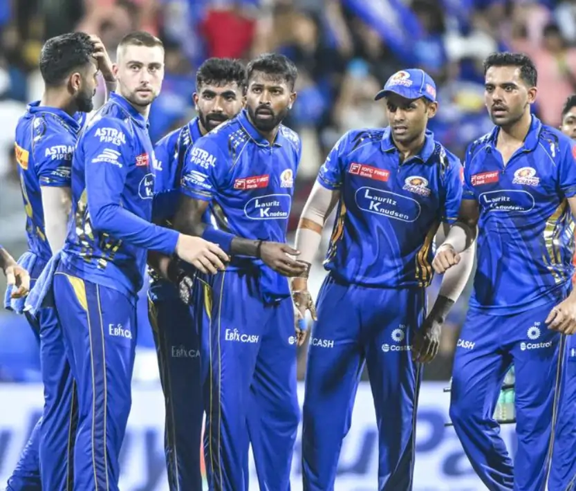 Hardik Pandya and other MI Players during a match