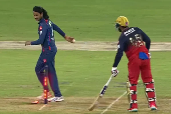 Digvesh Rathi “Mankad” Attempt Was Wrong? Why Jitesh Sharma Was Given Not-Out? Digvesh Rathi and Jitesh Sharma during an IPL match