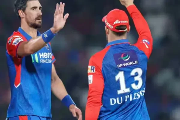 BCCI To Punish Overseas Players For Not Returning To India For the Remaining Matches Of The IPL? Here’s What the IPL Rulebook Says Mitchell Starc and Faf du Plessis during an IPL match