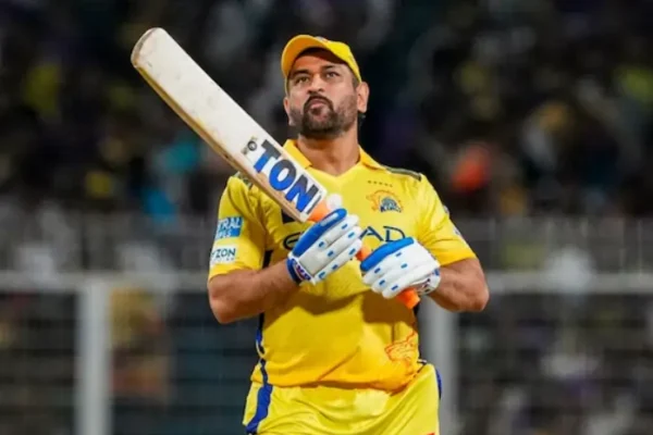 “Dhoni Bhai Retire Ho Jao” Netizens Slammed Captain Cool After CSK’s Poor Performance MS Dhoni during an IPL match