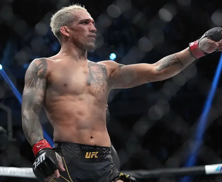 Charles Oliveira during his fight