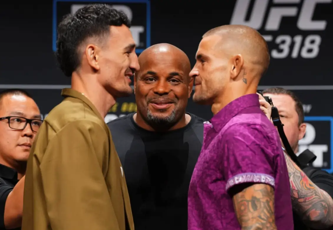 Max Holloway and Dustin Poirier during face-offs