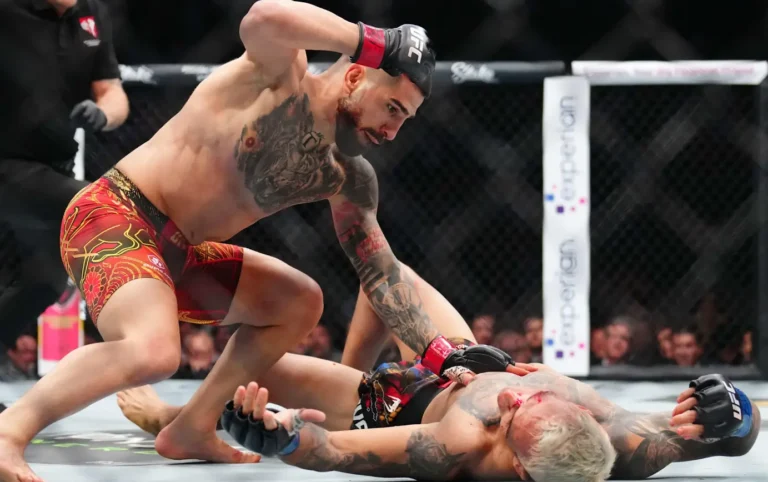 Ilia Topuria knocked out Charles Oliveira at UFC 317