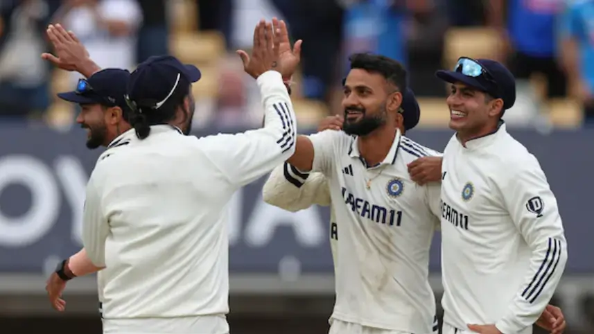 Akashdeep Singh with other players during a test match