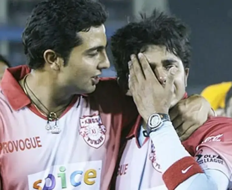 Sreesanth crying after Harbhajan Singh slapped him