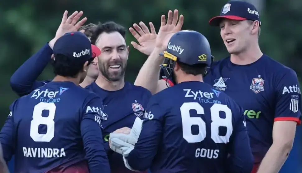 Glenn Maxwell and Washington Freedom players during a match