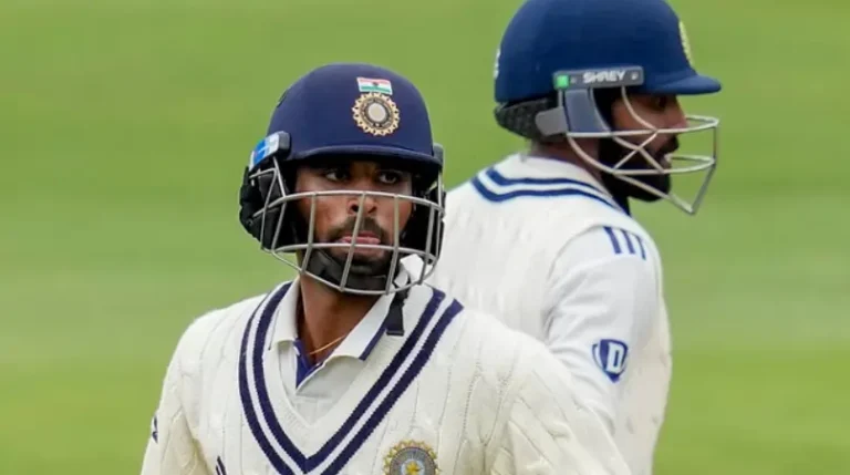 Ravindra Jadeja and Washington Sundar during a test match